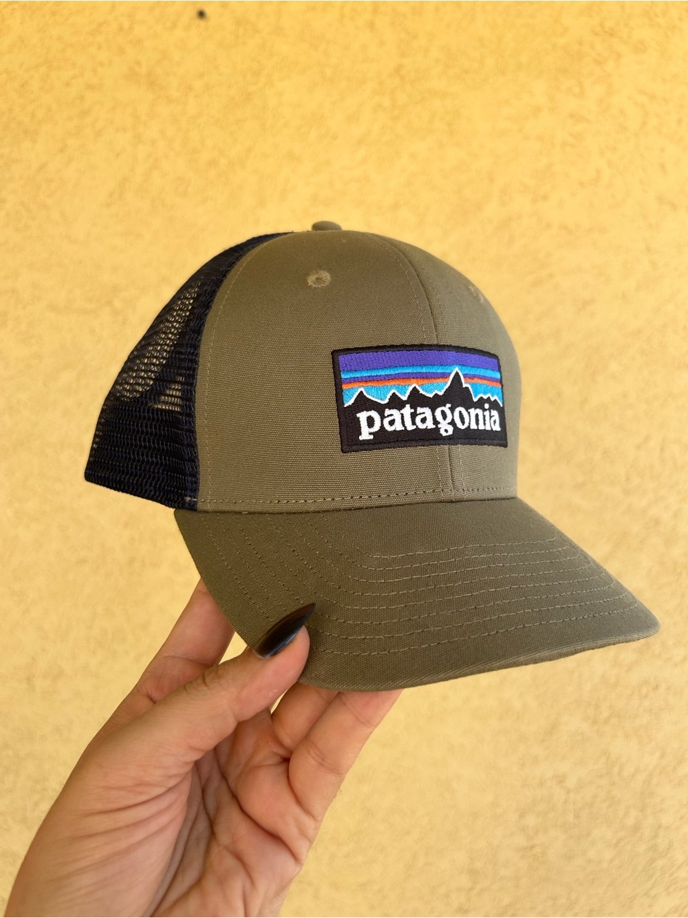 Patagonia Olive Green P-6 Logo Trucker Hat Like New